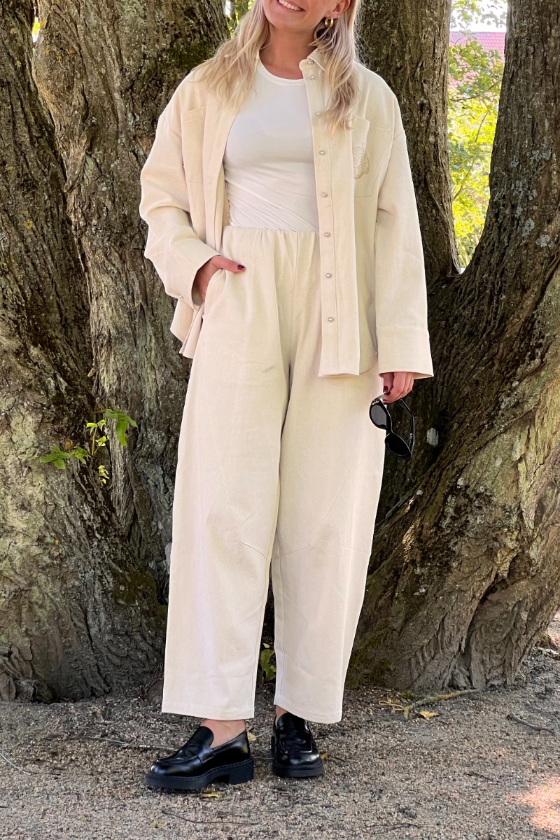 Stories From The Atelier by Copenhagen Shoes - Bukser - AW25 - Be You Pants - Cream